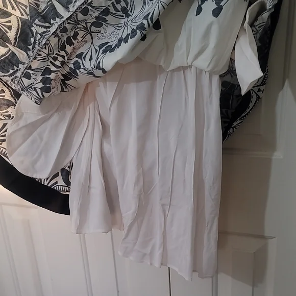 Anthropologie Monochrome Floral Dress - Picture 3 of 11